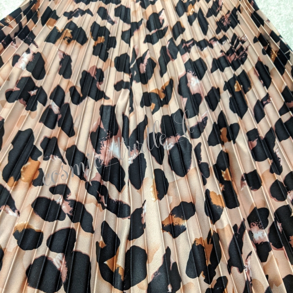 New Pleated Flowing Leopard Print Midi skirt - Picture 4 of 8